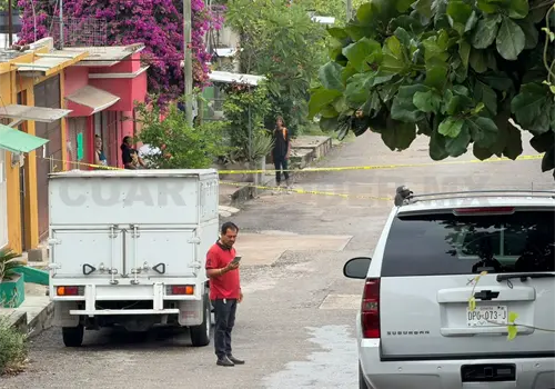 Hallan ahorcado a sujeto en el interior de una casa