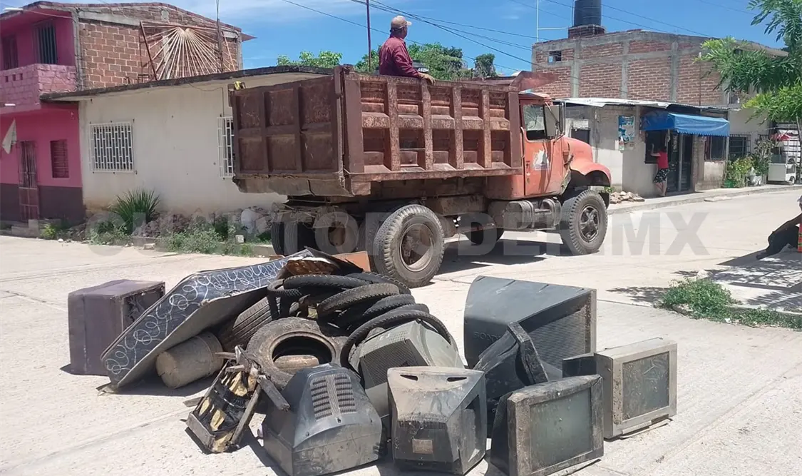 La alcaldesa lideró la recolección de cacharros. Cortesía