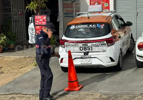 Pipa derrapa y embiste a un taxi por alcance