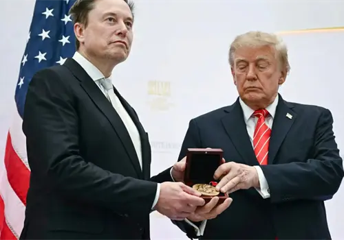 Galardona Trump a Musk con la Medalla de Ciencia