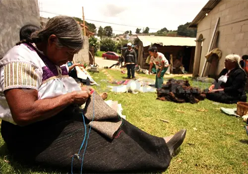 Padecen mujeres violencia durante aprendizaje