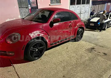 Se estrella en Beetle y luego se da a la fuga Se estrella en Beetle y luego se da a la fuga