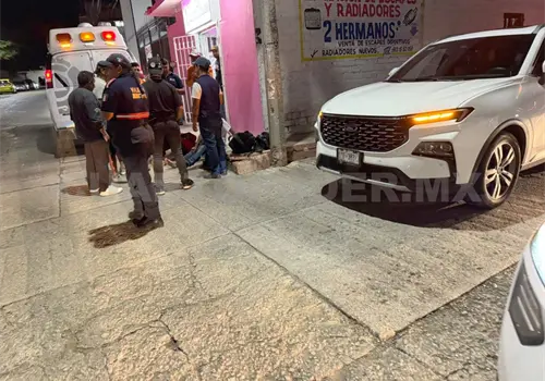 Motociclista derrapa y es trasladado al hospital