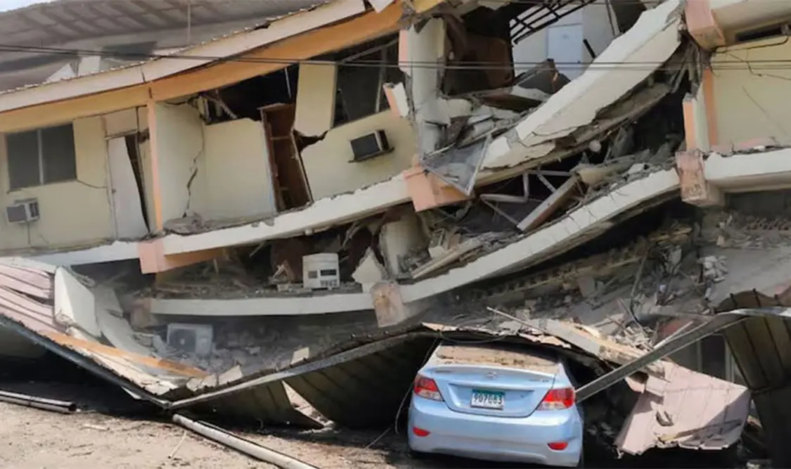 El terremoto provocó el colapso de un hotel de tres pisos, un templo católico y un edificio gubernamental. Cortesía