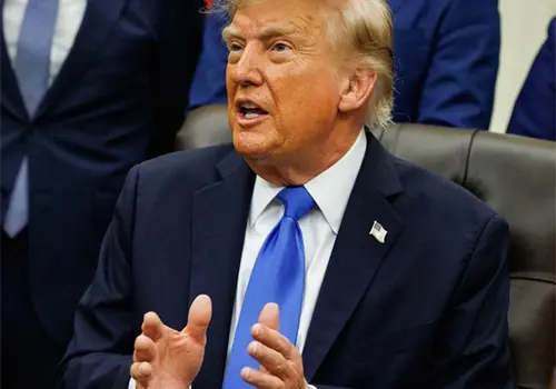 Sugiere Donald llamar oc&eacute;ano Trump al Atl&aacute;ntico