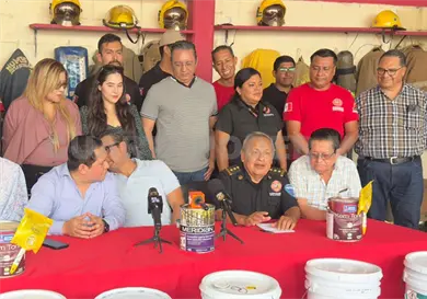 Canirac entrega pintura a bomberos de Tuxtla