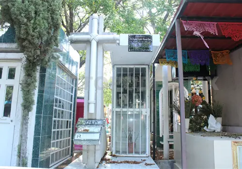 Invitan a visitar panteones con responsabilidad