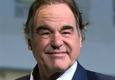 Oliver Stone cuestiona cine de EU