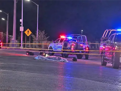 Cae de motocicleta y muere al golpearse la cabeza