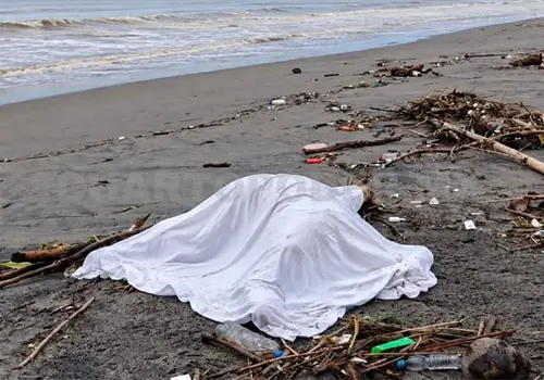Localizan a mujer sin vida en una playa