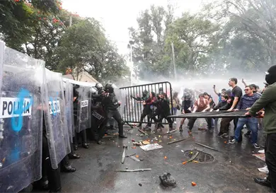 Reportan 39 detenidos tras marcha por agua