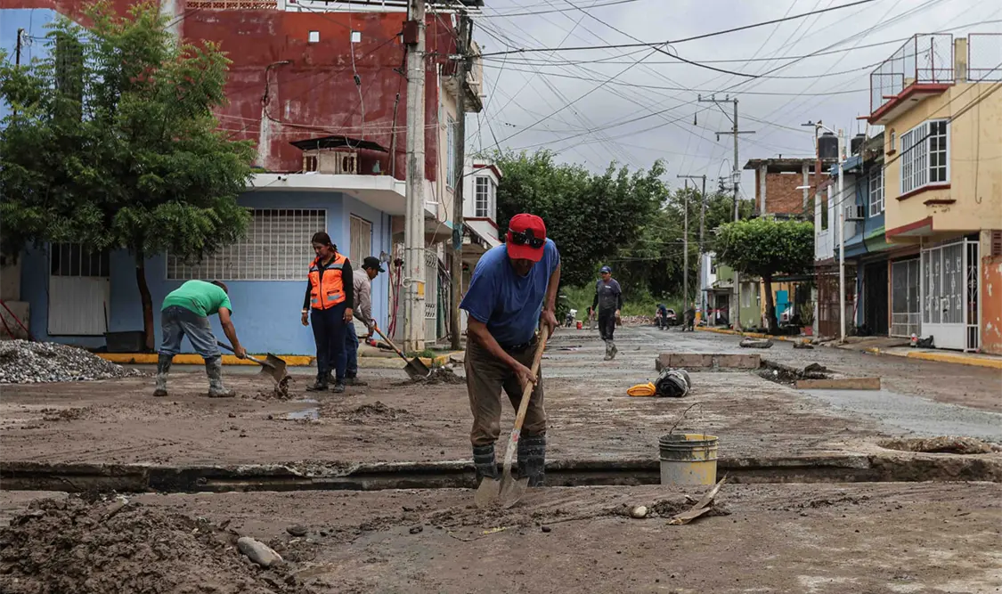 A los vecinos les está costando mucho recuperarse, además de que ven insuficientes los trabajos, pues el drenaje sigue colapsado. El Universal