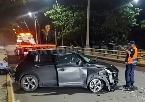 Colisiona en guarnici&oacute;n en el libramiento Sur