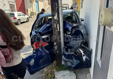 Automóvil se va sin control de reversa Automóvil se va sin control de reversa