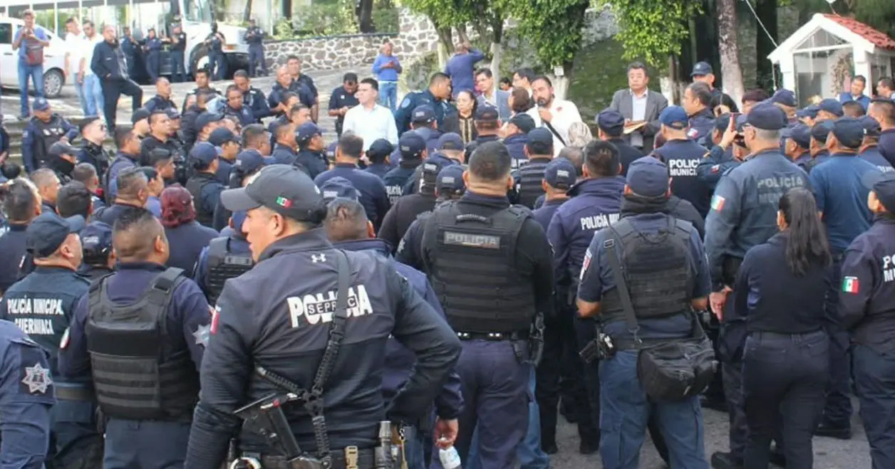 Policías de Cuernavaca cumplen 10 horas en paro