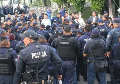 Polic&iacute;as de Cuernavaca cumplen 10 horas en paro