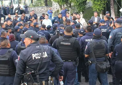 Polic&iacute;as de Cuernavaca cumplen 10 horas en paro