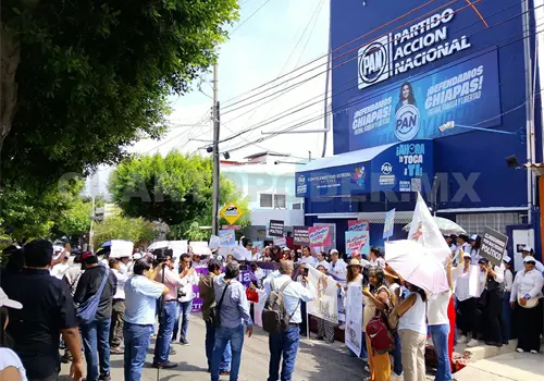 Colectivas feministas clausuran oficinas del PAN Colectivas feministas clausuran oficinas del PAN