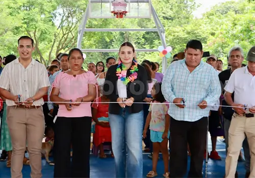 Inaugura Valeria Rosales cancha y domo deportivo Inaugura Valeria Rosales cancha y domo deportivo