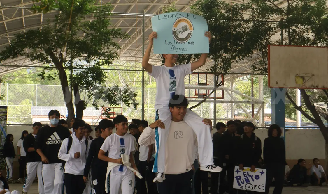 Integrantes de los equipos participantes se reunieron para la inauguración de la séptima edición del certamen