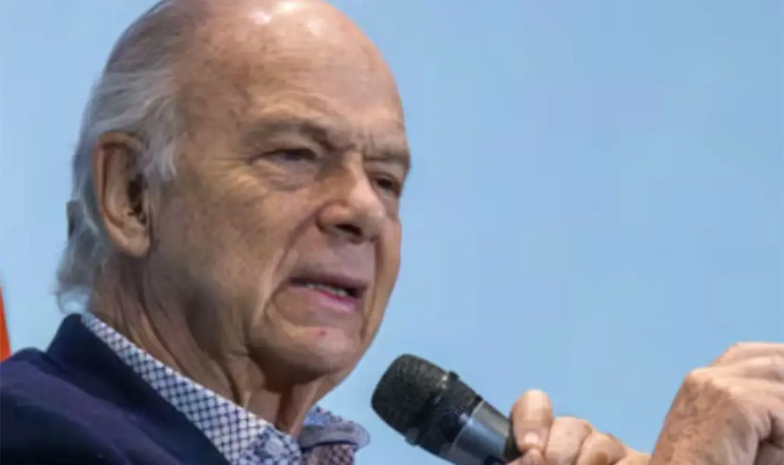 Enrique Krauze estuvo acompañado por Enrique Serna y el caricaturista Paco Calderón. Cortesía