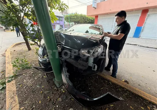 Chocan en cruce al no respetar la preferencia