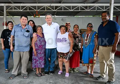 Se re&uacute;ne P&iacute;o L&oacute;pez con habitantes de la capital