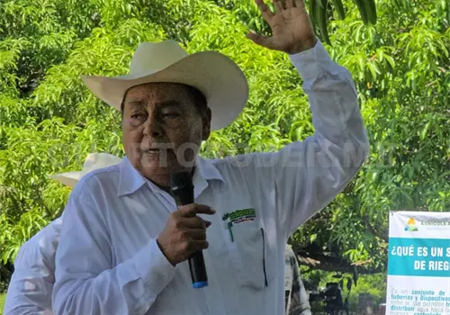 Conocen productores el riego solar y la nutrici&oacute;n org&aacute;nica regenerativa