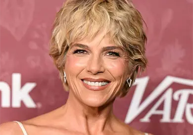 Selma Blair causa disturbios en un avi&oacute;n