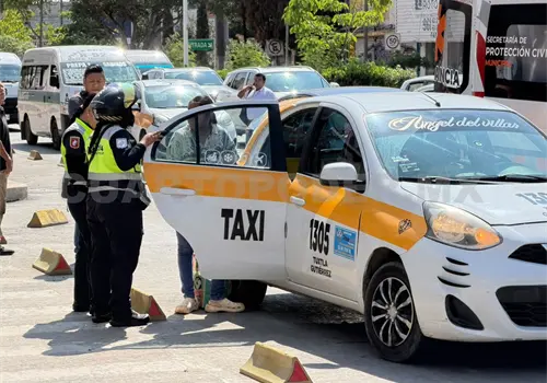 Da a luz dentro de taxi cuando iba al hospital Da a luz dentro de taxi cuando iba al hospital