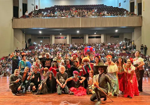 El conde Dr&aacute;cula salta al escenario