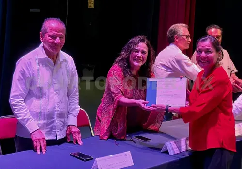 Reconocen a docentes por aportes cient&iacute;ficos