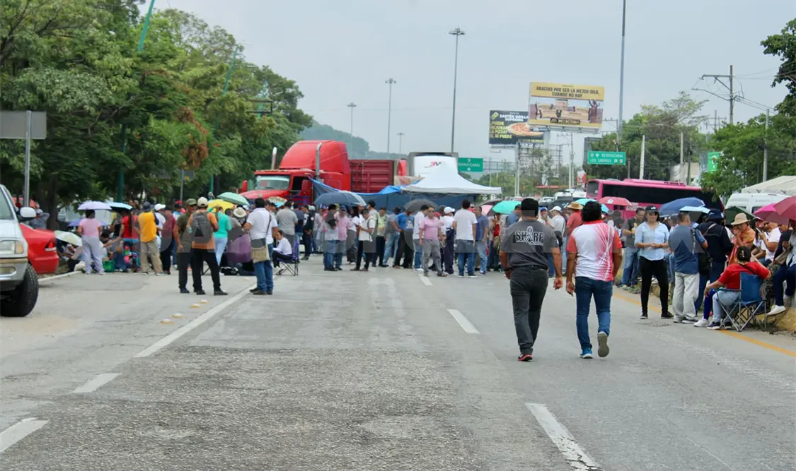 Bloquearon las salidas de Tuxtla Gutiérrez, en la Pochota y carretera a la Angostura. Daniel Oropeza / CP