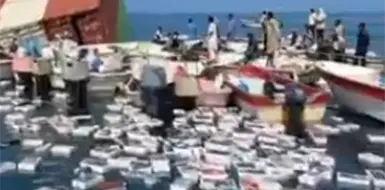 Pescadores rescatan del mar cientos de iPhones