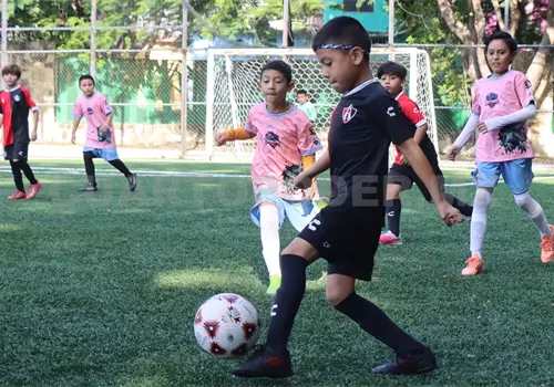 Dinoestudiantes vence en fecha pendiente