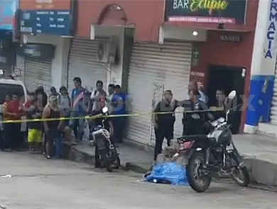 Ri&ntilde;a frente a un bar termina con un muerto