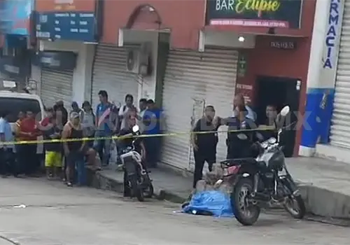 Ri&ntilde;a frente a un bar termina con un muerto
