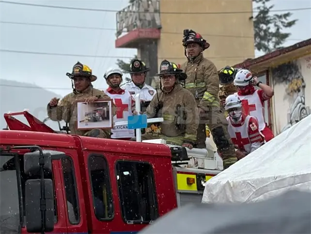 Dan &uacute;ltimo adi&oacute;s a bombero fallecido en siniestro