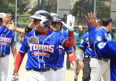Gana Toros Salvajes por una carrera Gana Toros Salvajes por una carrera