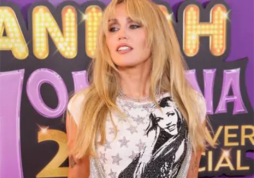 Miley rinde homenaje a su madrina