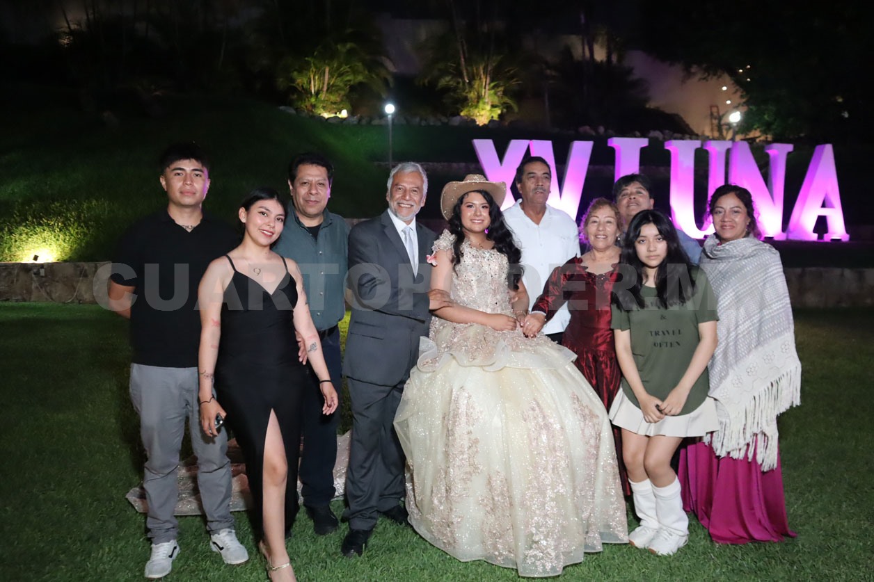 Luna, una cumpleañera muy mexicana