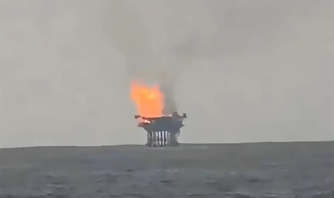 Reporta Pemex incendio en plataforma no tripulada