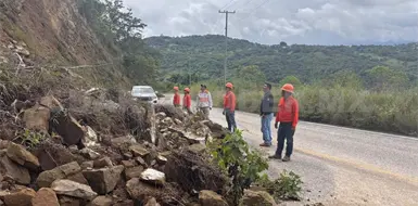 Frente fr&iacute;o deja da&ntilde;os; continuar&aacute;n las lluvias