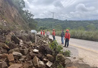 Frente fr&iacute;o deja da&ntilde;os; continuar&aacute;n las lluvias