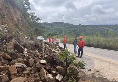 Frente fr&iacute;o deja da&ntilde;os; continuar&aacute;n las lluvias