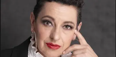Ni el c&aacute;ncer detiene a Anah&iacute; Allu&eacute;
