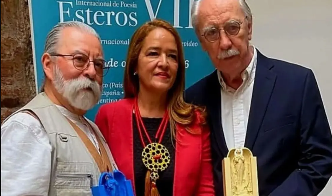 En el marco del evento, el poeta chiapaneco Efraín Bartolome fue reconocido. Cortesía