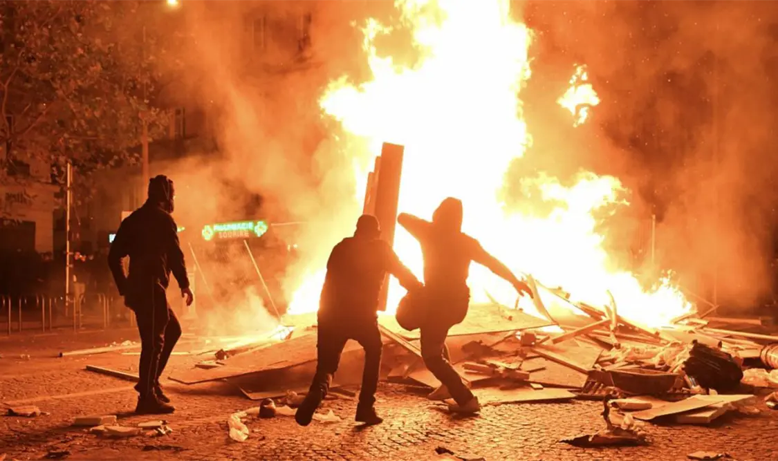 Piden en París a mexicanos mantenerse en alerta