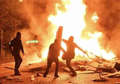 Piden en Par&iacute;s a mexicanos mantenerse en alerta