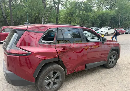 Le cierra el paso y lo deja con una posible fractura Le cierra el paso y lo deja con una posible fractura